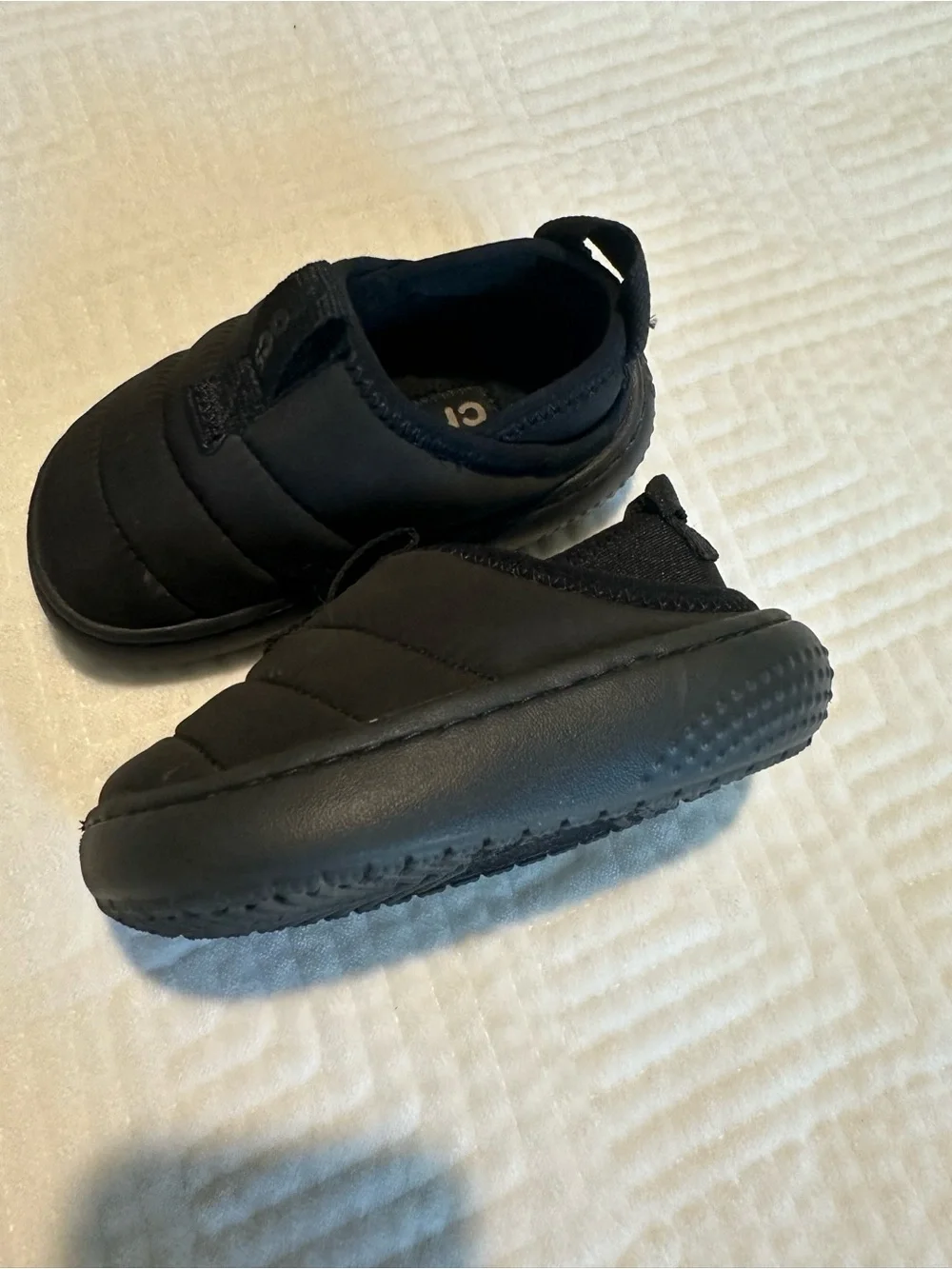 CROCS Kids Quilted Slip-On Slippers in Black